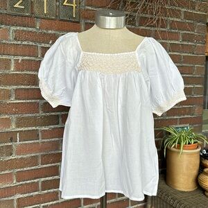 NWOT Solitaire white cotton puffed sleeve baby doll top with smocking. Size Lg